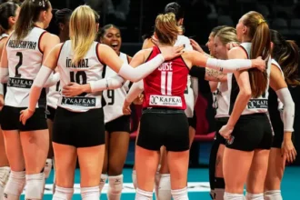 Beşiktaş Kadın Voleybol Takımı, THY karşısında muhteşem bir geri dönüşle kazandı! Takım ruhu sahadaydı. 💪