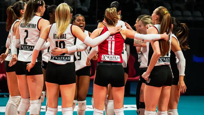 Beşiktaş Kadın Voleybol Takımı, THY karşısında muhteşem bir geri dönüşle kazandı! Takım ruhu sahadaydı. 💪
