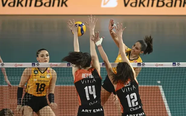 VakıfBank’tan Erken Avantaj: Eczacıbaşı’nı Devirdi!