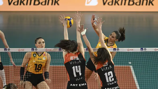 VakıfBank’tan Erken Avantaj: Eczacıbaşı’nı Devirdi!