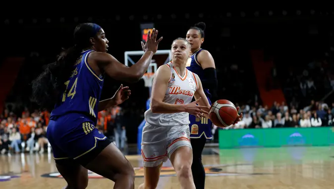 Fenerbahçe Opet Yarı Final Serisine Galibiyetle Başladı