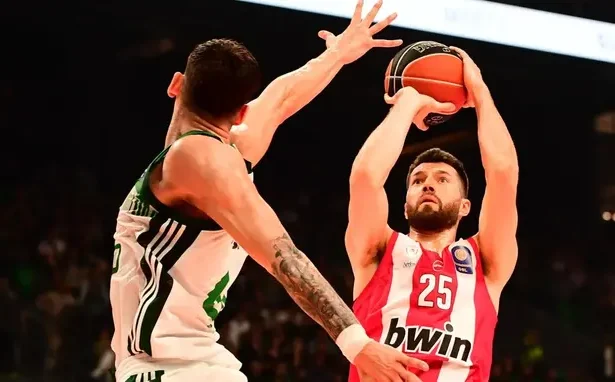 Dev Derbi Karıştı: Olympiakos, Panathinaikos’u Devirdi!