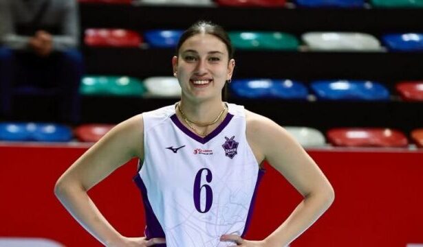 Kübra Akman Kimdir? Boyu ve Takımı