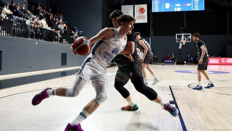 Mete Tekçevik Hangi Takımda Oynuyor?