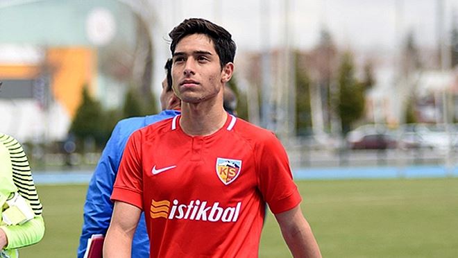 Hangi Takımda Oynuyor? Mevki ve Forma Numarası