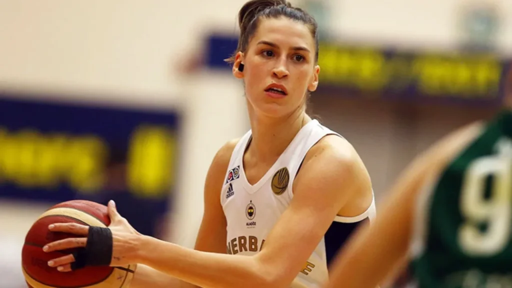 Sevgi Uzun Kaç Yaşında ve Nereli?