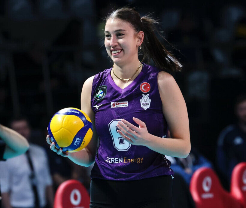 Kübra Akman Kaç Yaşında ve Hangi Takımda Oynuyor?