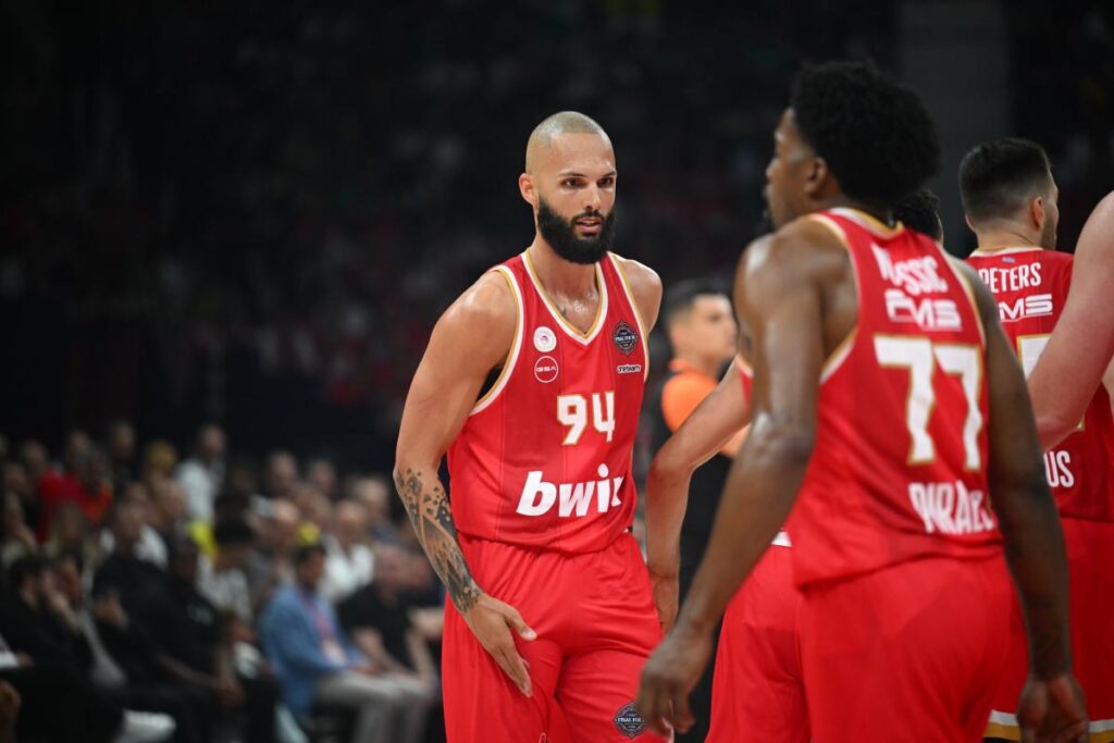 Cedi Osman’ın Yıldızlaştığı Gecede Saha Karıştı