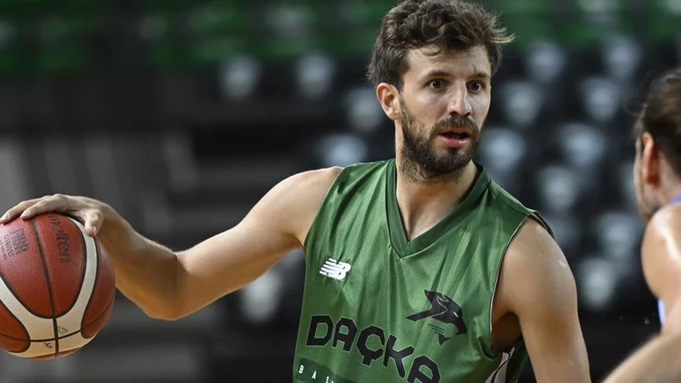 Babasının Memleketi Neresi ve Aile Hayatı?