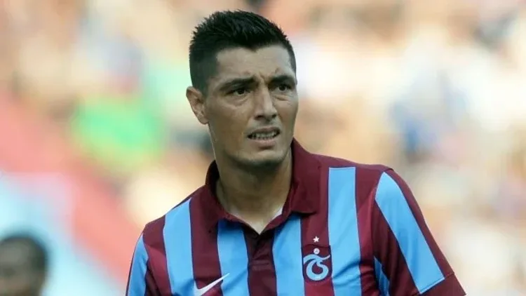 Oscar Cardozo Futbola Veda Etti