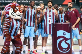 Trabzonspor Deplasmanda Fırtına Gibi Esti: Tofaş 71 - 91 Trabzonspor