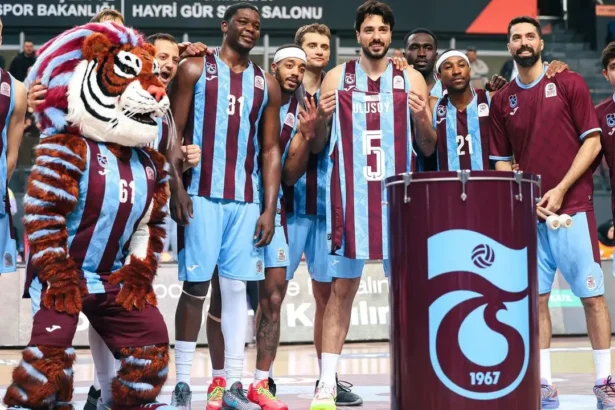 Trabzonspor Deplasmanda Fırtına Gibi Esti: Tofaş 71 - 91 Trabzonspor