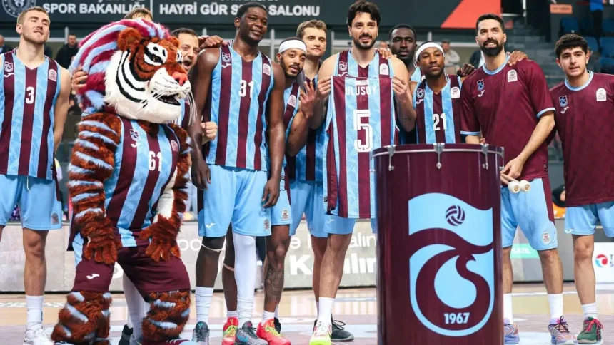 Trabzonspor Deplasmanda Fırtına Gibi Esti: Tofaş 71 - 91 Trabzonspor