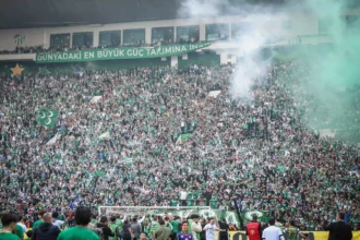 Bursaspor'dan Tarihi Diriliş: 1. Lig'e Yükseliş ve 39 Bin Kapalı Gişe!