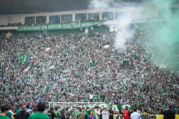 Bursaspor'dan Tarihi Diriliş: 1. Lig'e Yükseliş ve 39 Bin Kapalı Gişe!