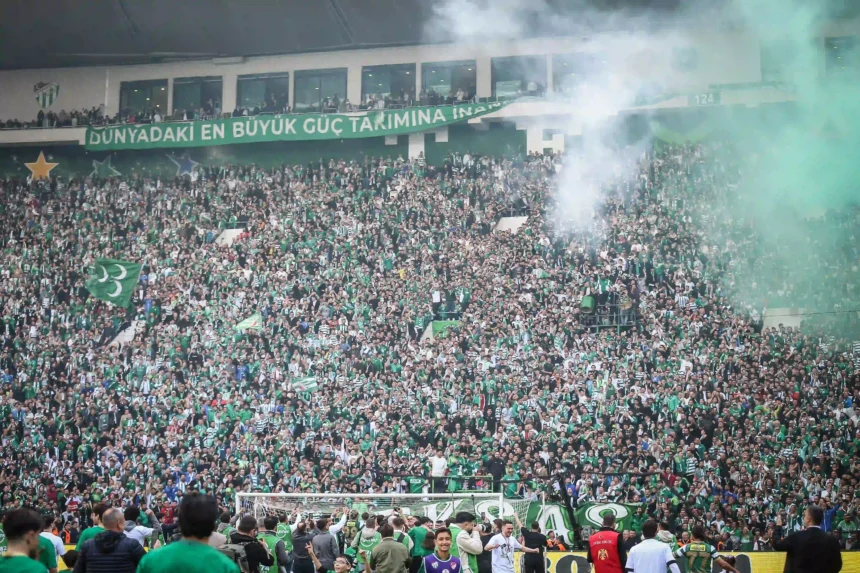 Bursaspor'dan Tarihi Diriliş: 1. Lig'e Yükseliş ve 39 Bin Kapalı Gişe!