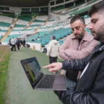 Bursaspor Tribünlerinde Tarihi Şölen: 40 Bin Kartonla Dev Koreografi!