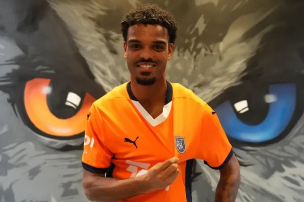 Christopher Operi Kimdir?