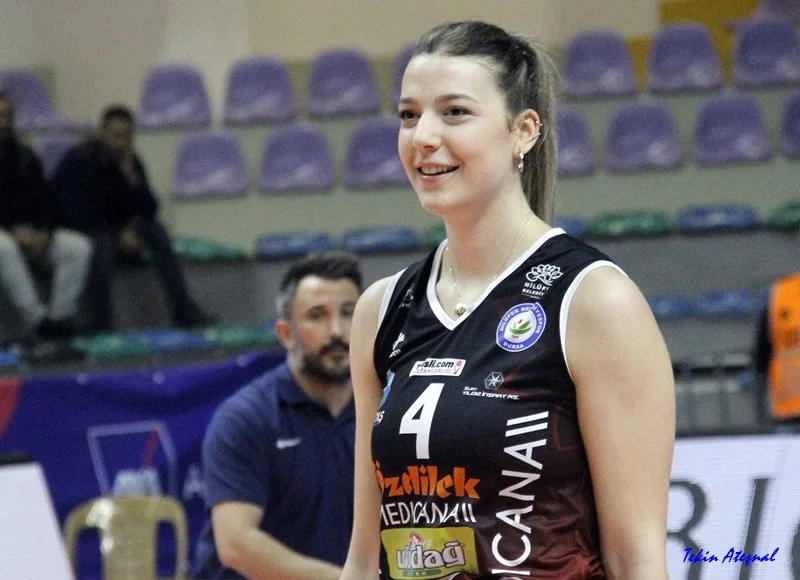 Ecenur Aksoy Hangi Takımda Oynuyor?