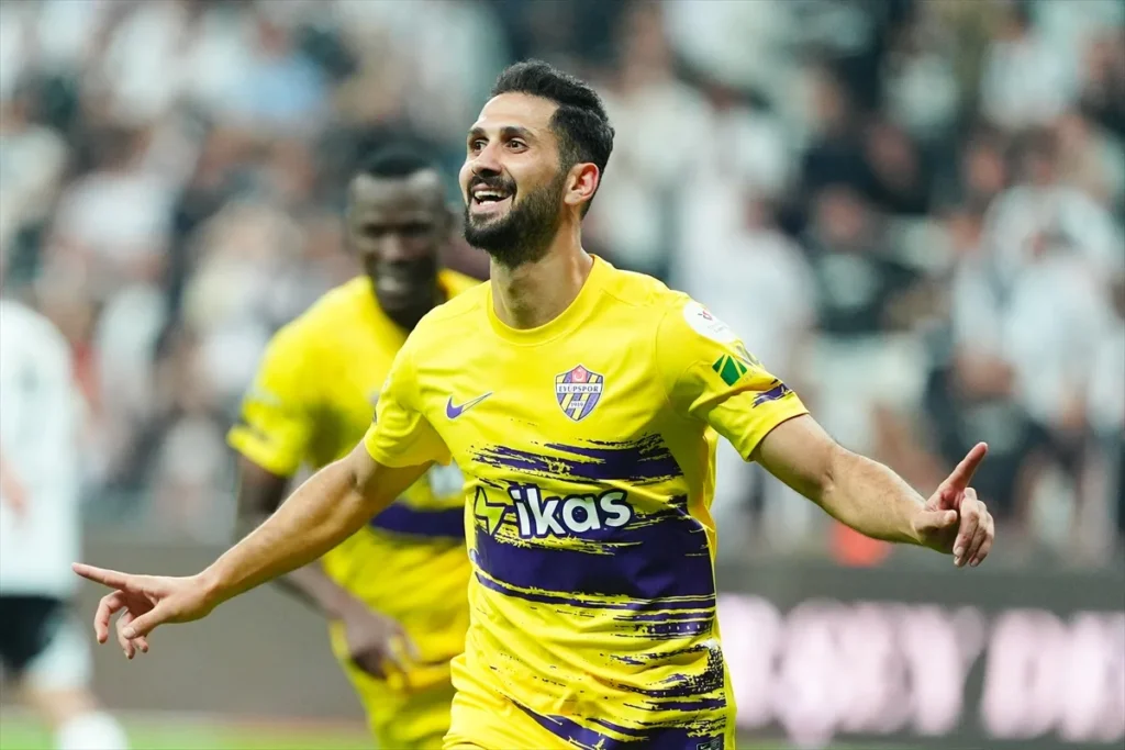 Emre Akbaba Kaç Yaşında ve Hangi Takımda?