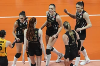 VakıfBank Final Serisine Galibiyetle Başladı: Fenerbahçe Medicana Karşısında Net Skor!
