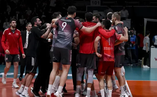 Kupa Voley'de Dev Finalin Adı Belli Oldu: Ziraat Bankkart Rakip Tanımadı!