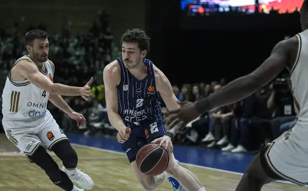 Anadolu Efes Dubai Karşısında Şov Yaptı: EuroLeague’de Kritik Galibiyet!