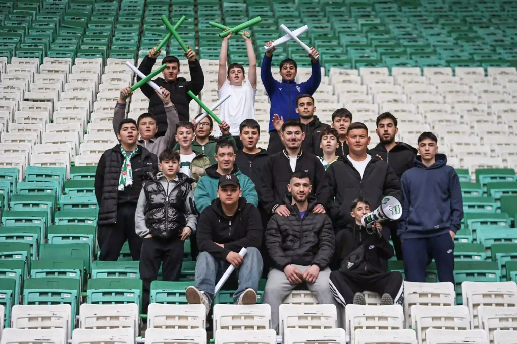 40 Bin Kartonla Görsel Bir Başyapıt