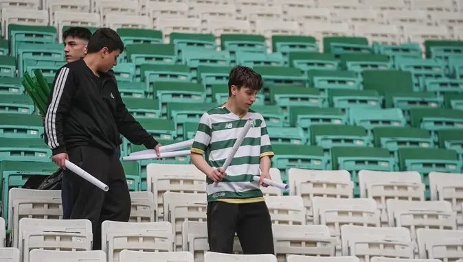 Sahadaki Mücadeleye Tribün Desteği