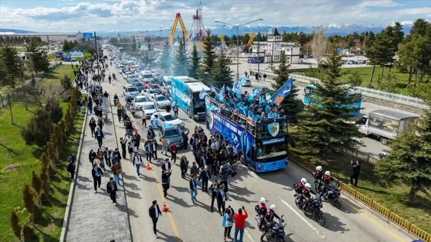 Erzurumspor FK Süper Lig'de: Dadaşların Şampiyonluk Coşkusu Şehre Yayıldı