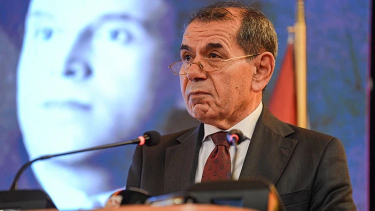 Galatasaray'da Yıldız İsimlerle Peş Peşe Ayrılıklar Kapıda!