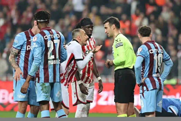 Ziraat Türkiye Kupası'nda Karadeniz Derbisi Olaylı Bitti