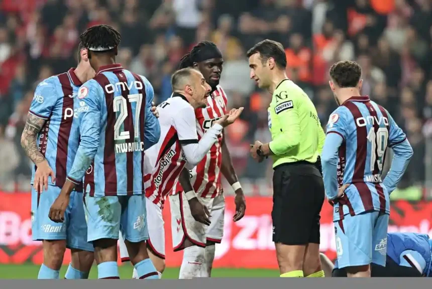 Ziraat Türkiye Kupası'nda Karadeniz Derbisi Olaylı Bitti