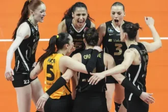 VakıfBank Şampiyonluğa Koşuyor: Fenerbahçe’yi 3-1 Devirdi!