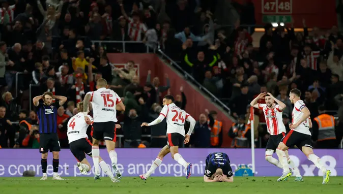 Southampton Uzatmalarda Hayata Döndü: Wembley'de Rakip Hull City!