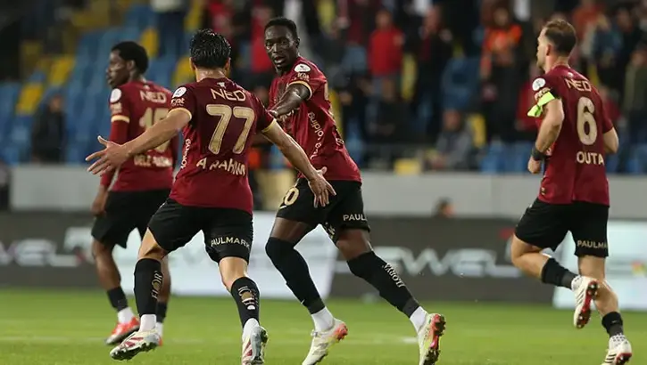Gençlerbirliği'nden Tarihi Geri Dönüş: Kasımpaşa'yı 2-0'dan 3-2 Devirdiler