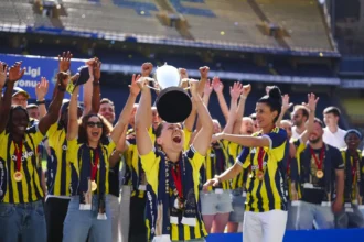 Fenerbahçe ArsaVev Şampiyonluk Kupasına Kavuştu