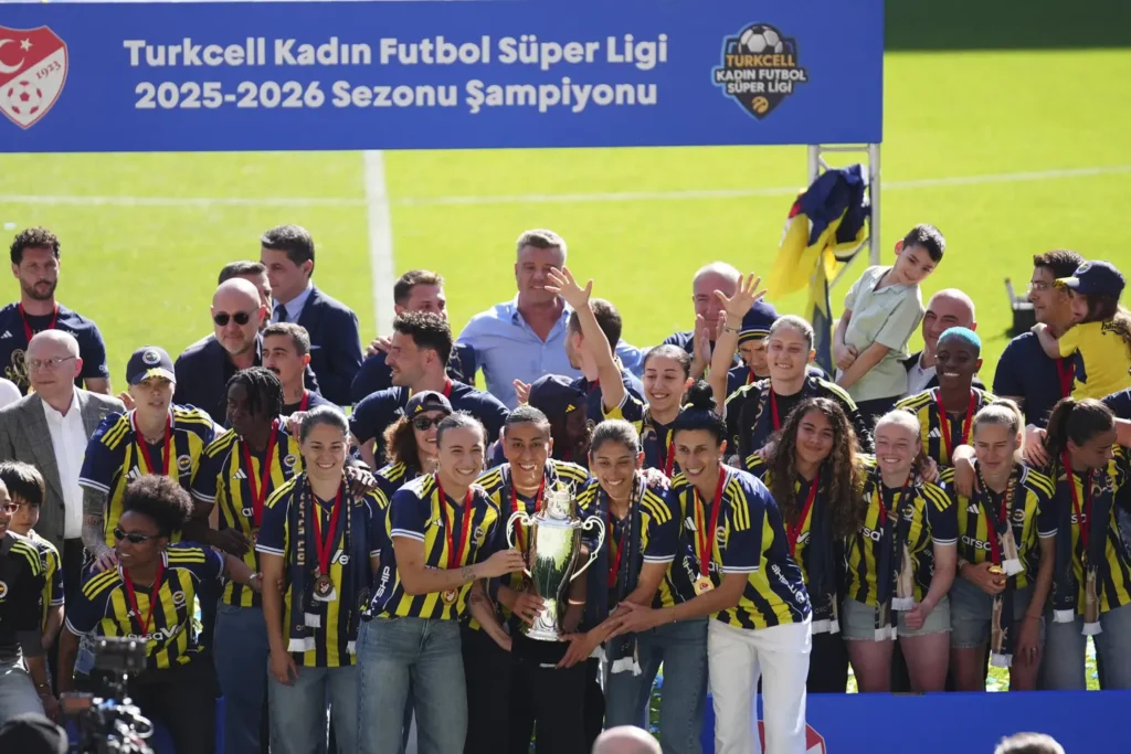 Tribünlerle Kenetlenen Şampiyonlar