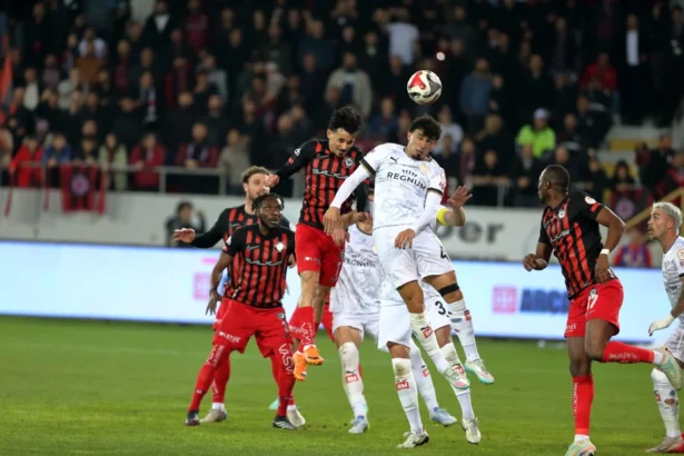 Süper Lig Aşkına: Çorum FK ve Esenler Erokspor Finalde Kozlarını Paylaşıyor