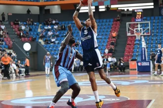 Bahçeşehir Koleji, Trabzonspor'u Evinde Yıkarak Yarı Finale Yükseldi!