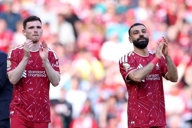 Anfield'da Gözyaşları: Salah ve Robertson Liverpool'a Veda Etti