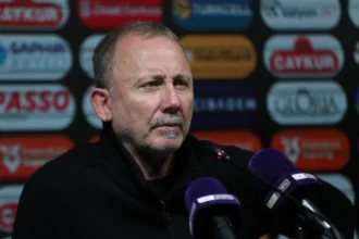 Rizespor ve Beşiktaş Yenişemedi: Sergen Yalçın'dan İstifa Yanıtı