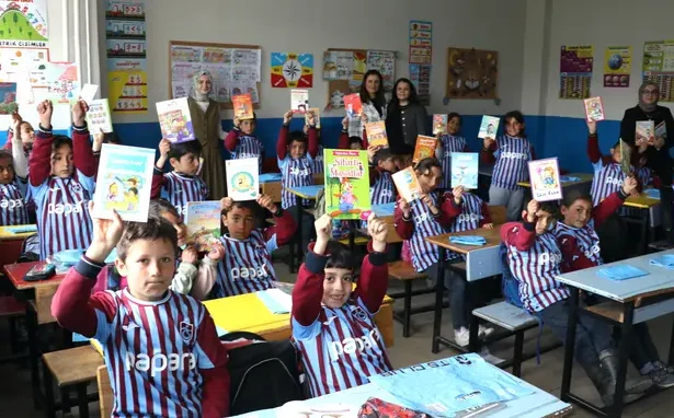 Trabzonspor'dan Ağrı’daki Minik Kalplere Bordo-Mavi Sürpriz