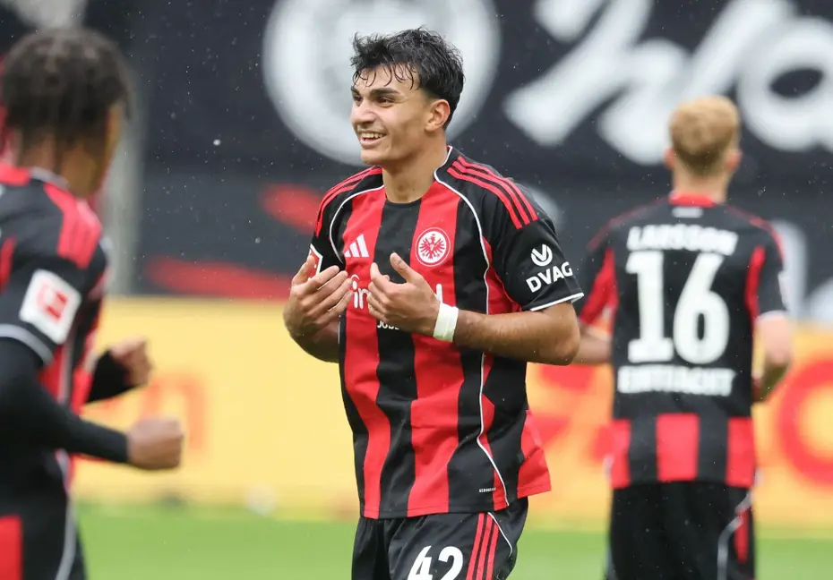 Frankfurt'ta Kriz ve Dünya Kupası Öncesi Erken Mesai