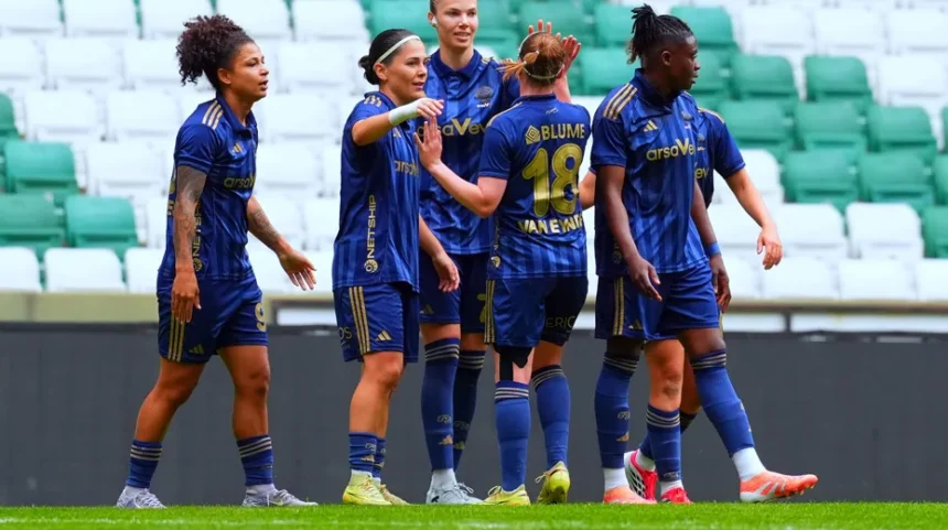 Fenerbahçe Kadın Futbol Takımı'ndan Tarihi Şampiyonluk