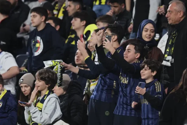 Fenerbahçe'den Eyüpspor Maçı İçin Kadın ve Çocuklara Ücretsiz Bilet!