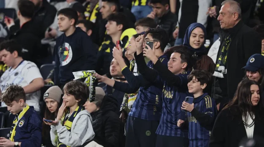 Fenerbahçe'den Eyüpspor Maçı İçin Kadın ve Çocuklara Ücretsiz Bilet!