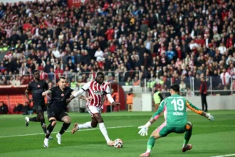 Galatasaray'a Şampiyonluk Yolunda Samsunspor Çelmesi: 4-1