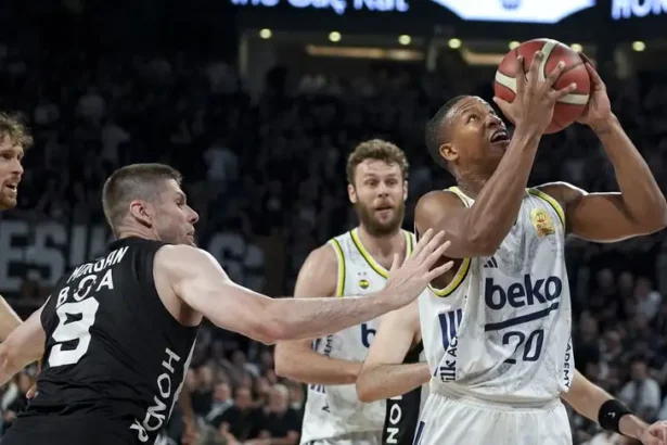 Fenerbahçe Beko Nefes Kesen Maçta Şampiyonluğa Ulaştı!