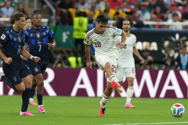 İspanya Uruguay'ı 1-0 Geçti, Dünya Kupası'nda Son 16'ya Yükseldi
